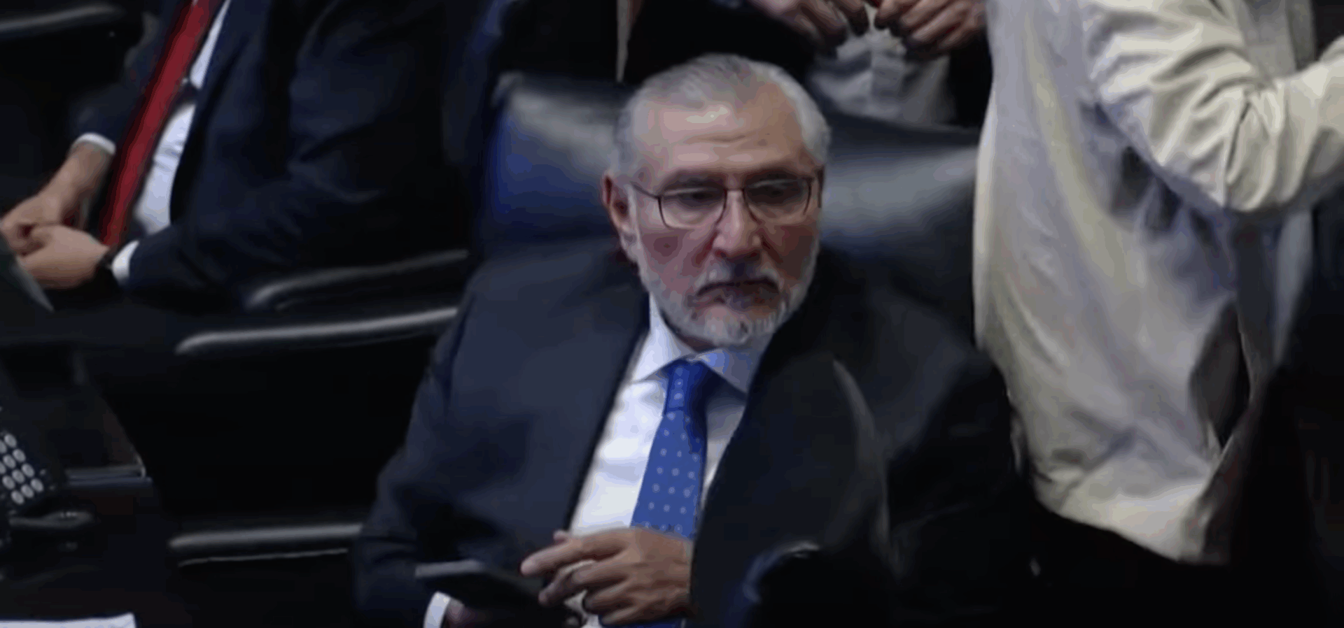 Adán Augusto López en sesión del Senado.